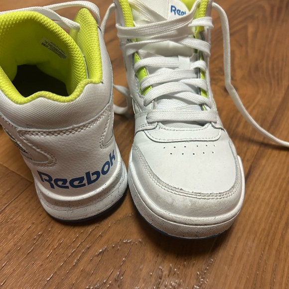Reebok Kids Sneakers in White and Neon Yellow - Picture 3 of 5